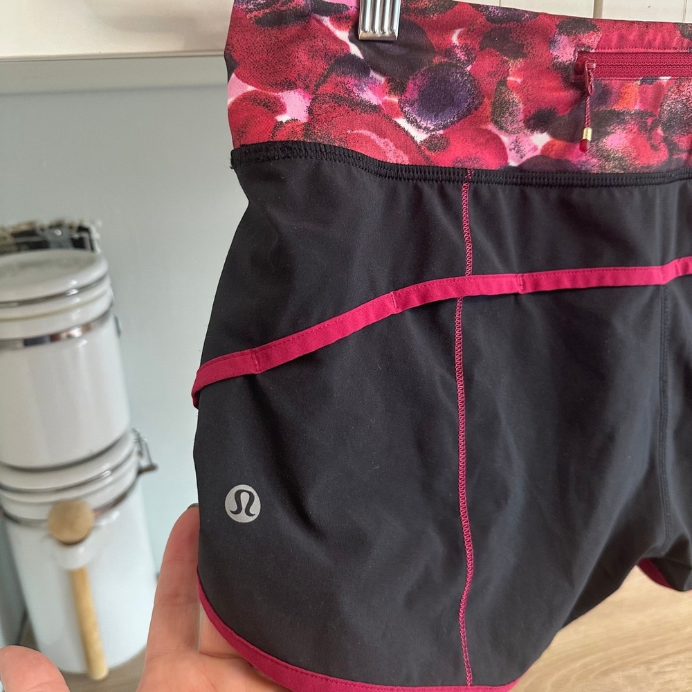 Lululemon Speed Up Shorts Black Poppy Petals Pockets Lined Sz 6 Running Gorpcore - Picture 3 of 10